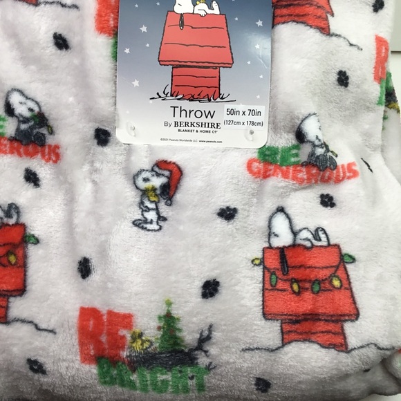 Peanuts Snoopy Plush Holiday Throw Blanket Peanuts Christmas Super Soft 50x70New - Picture 3 of 6